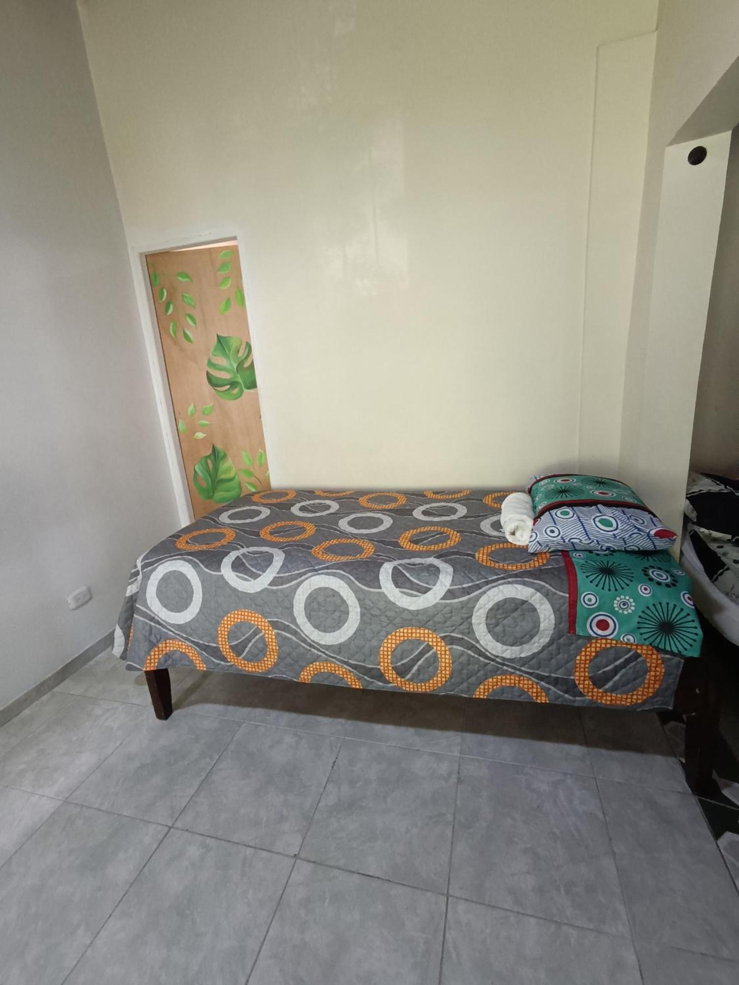 Pa Pasiar Hostal Medellín Værelse billede