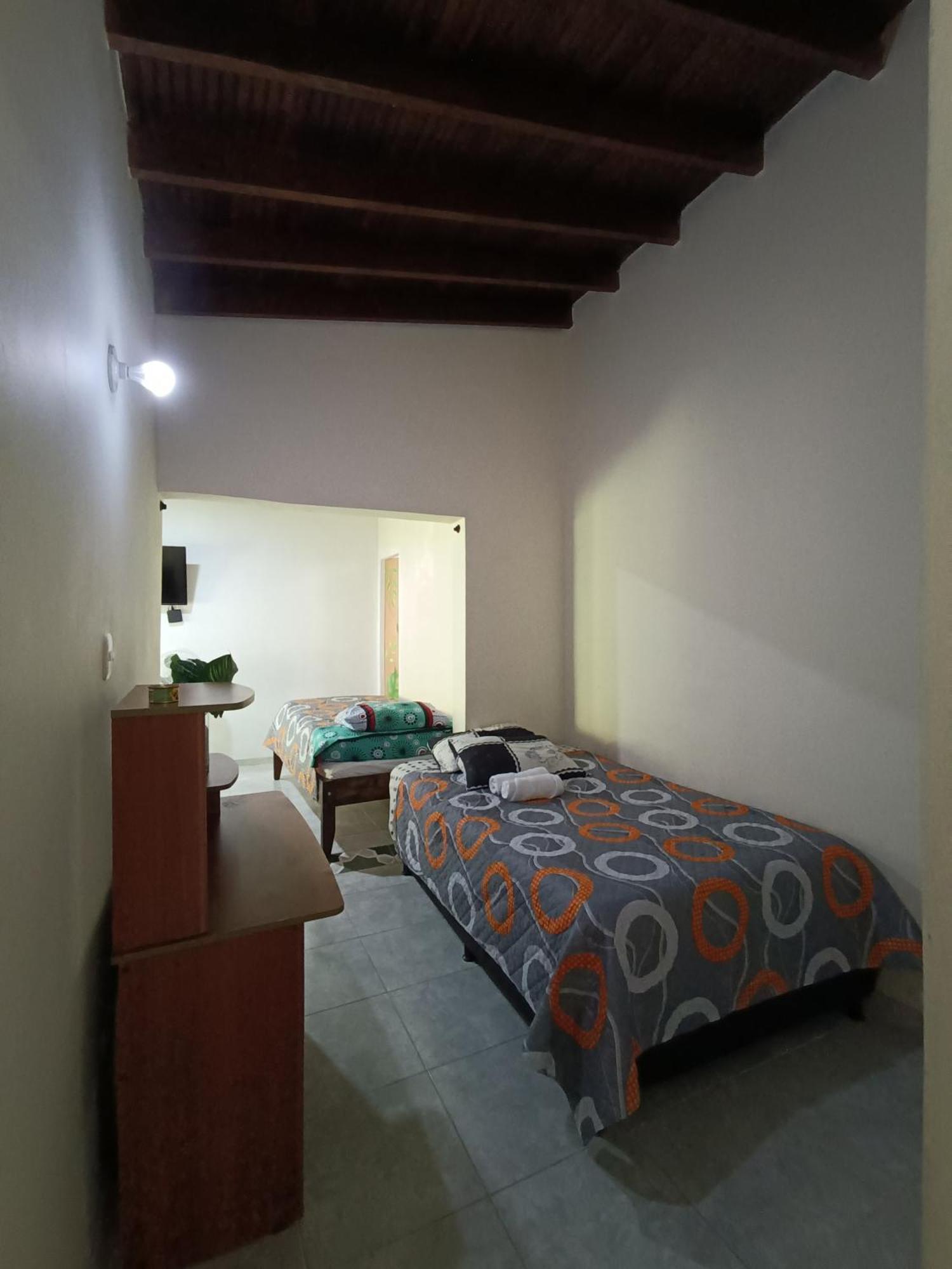 Pa Pasiar Hostal Medellín Værelse billede
