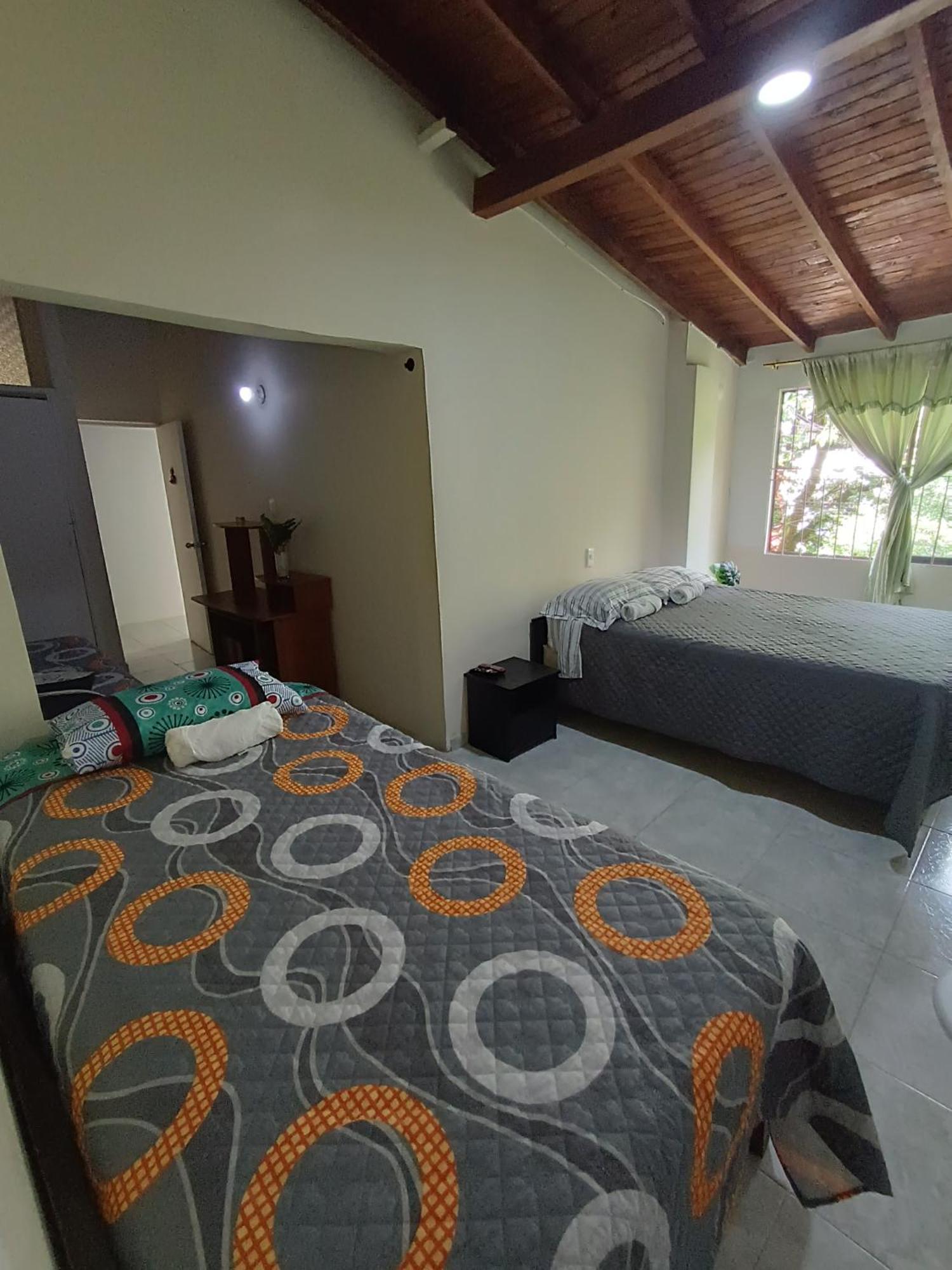 Pa Pasiar Hostal Medellín Værelse billede