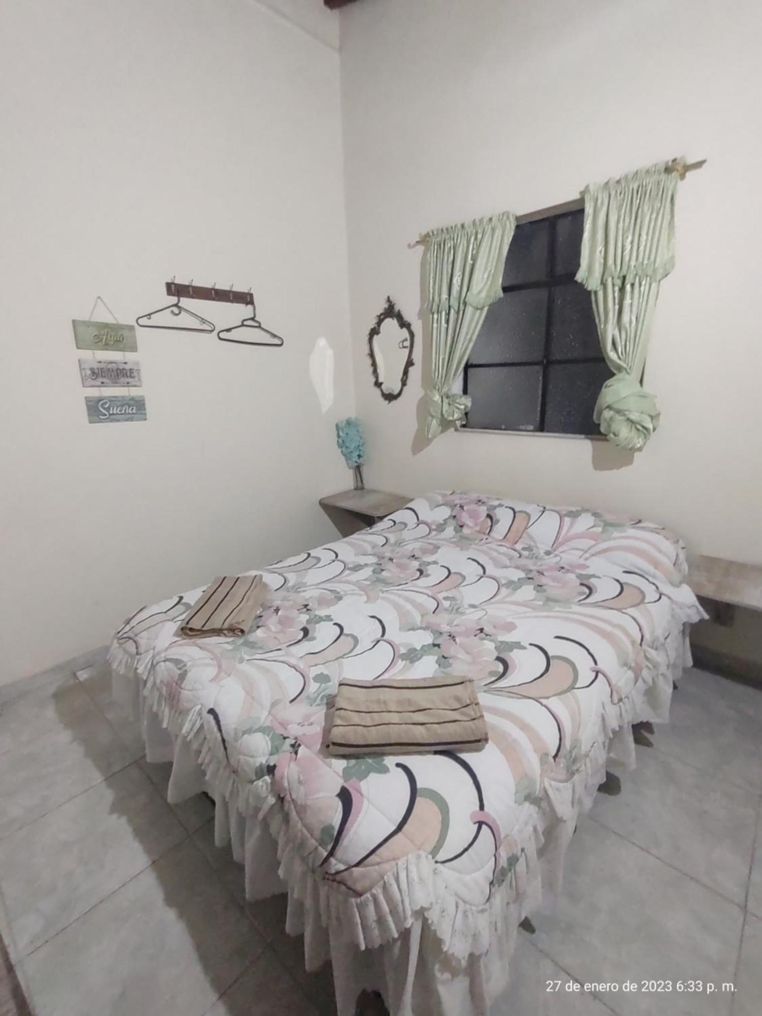 Pa Pasiar Hostal Medellín Værelse billede